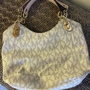 Michael kors Authentic.